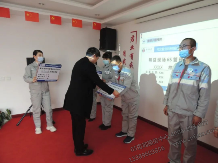 潘董事長為樣板區(qū)隊(duì)長授牌